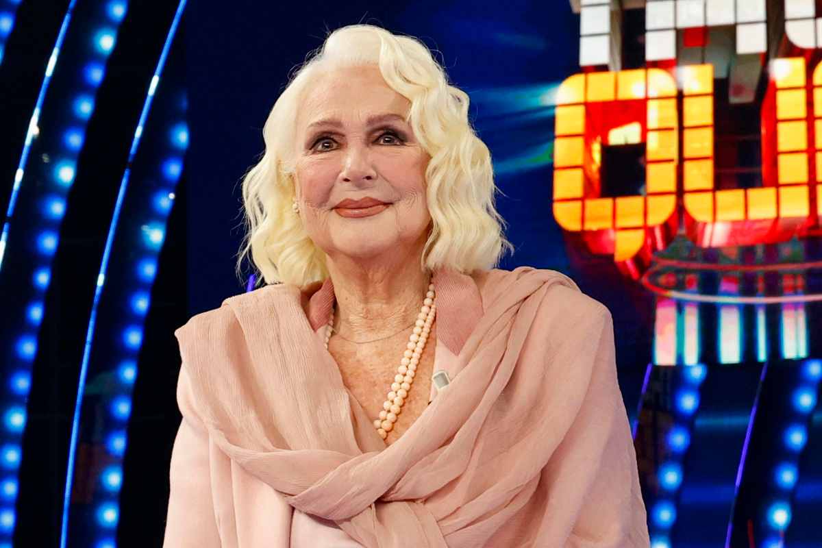 Loretta Goggi in primo piano