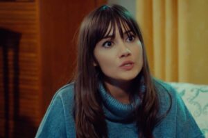 Zeynep che parla in Forbidden Fruit