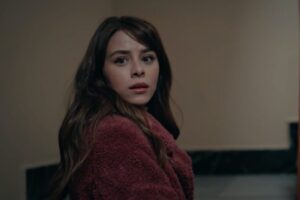 Ela di Innocence con espressione sconvolta