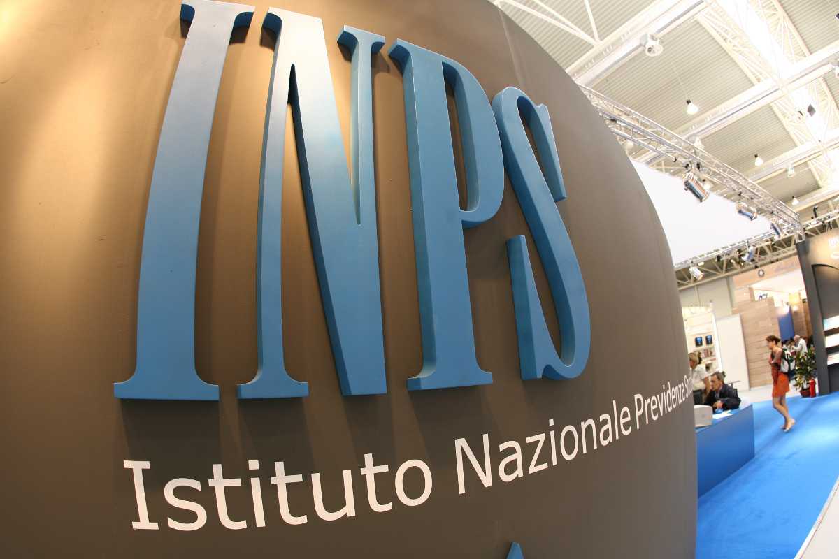 logo Inps su edificio