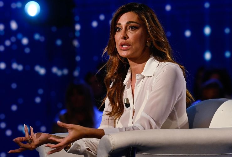 belen rodriguez seduta