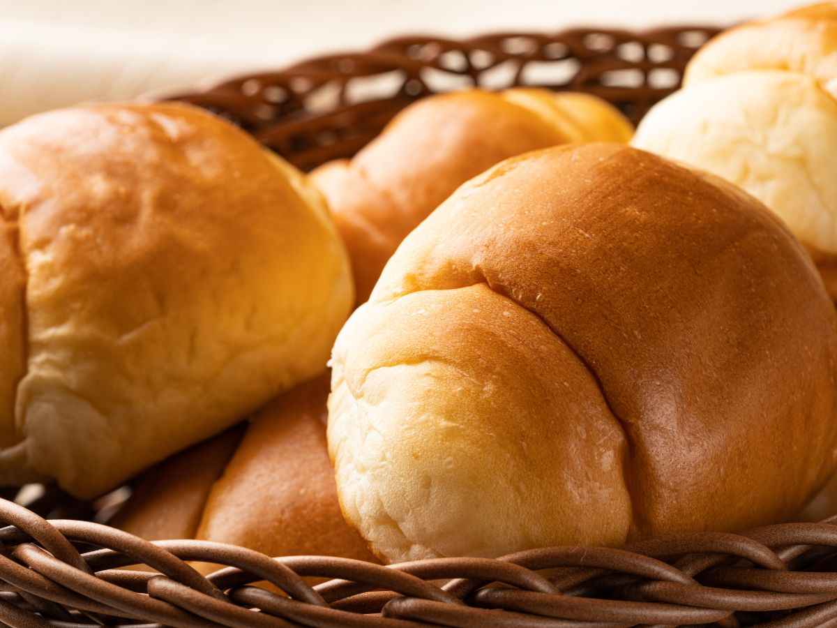 brioche morbide in un cestino