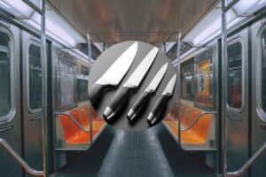 interno metropolitana e coltelli