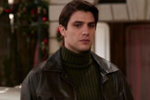 Marcello con espressione seria de Il Paradiso delle Signore