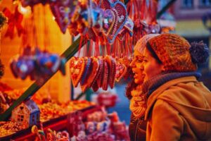 ragazze al mercatino di natale