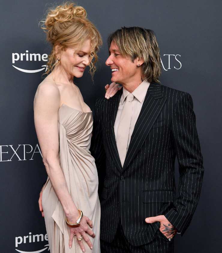keith e nicole in posa mentre sorridono