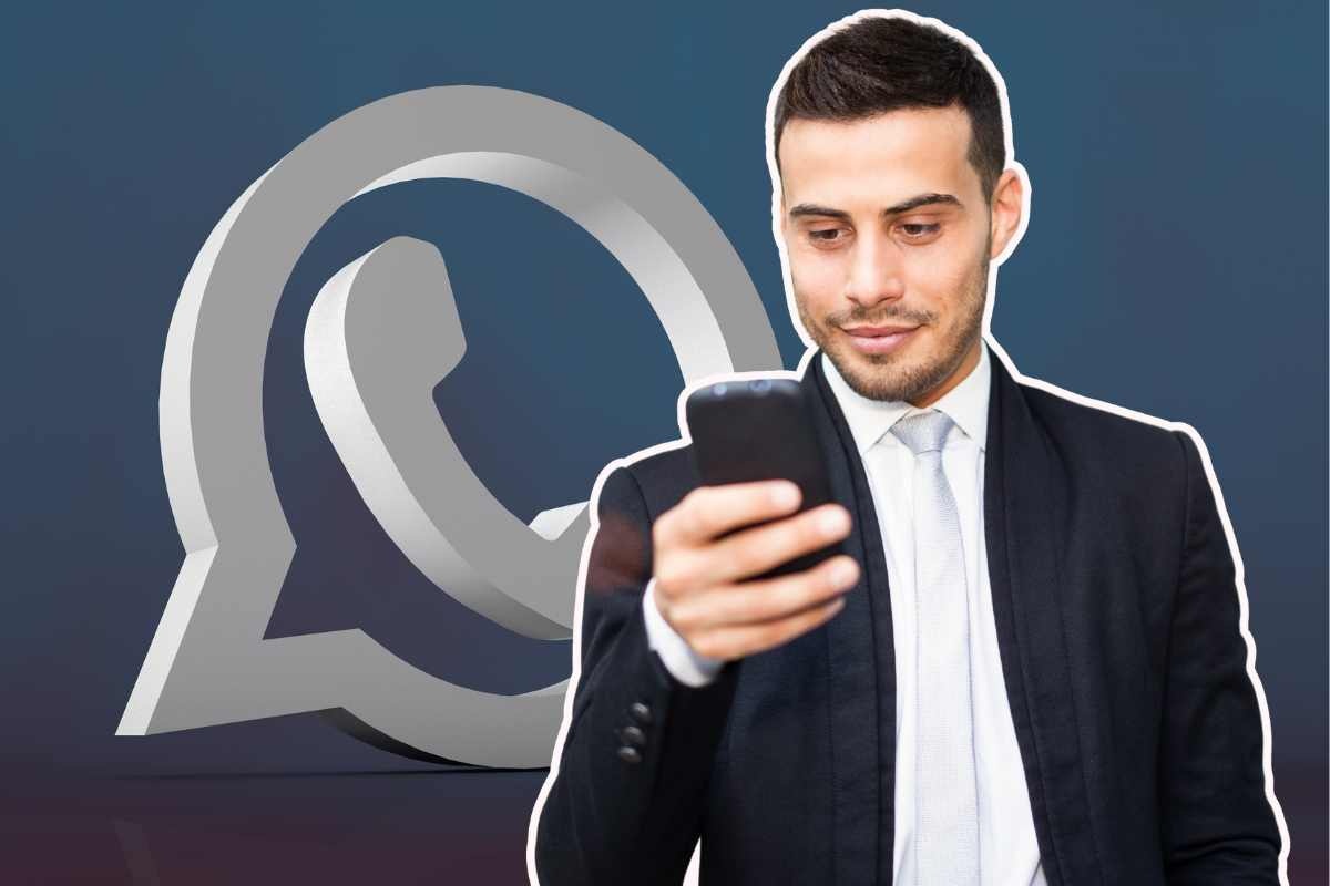simbolo whatsapp e uomo con cellulare