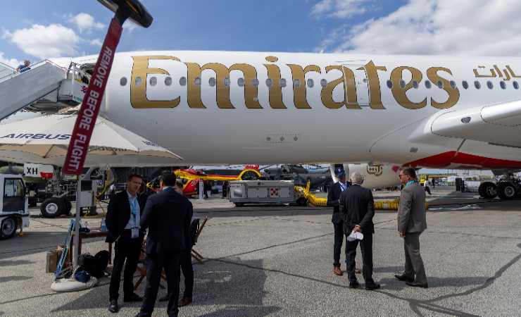 aereo Emirates in pista
