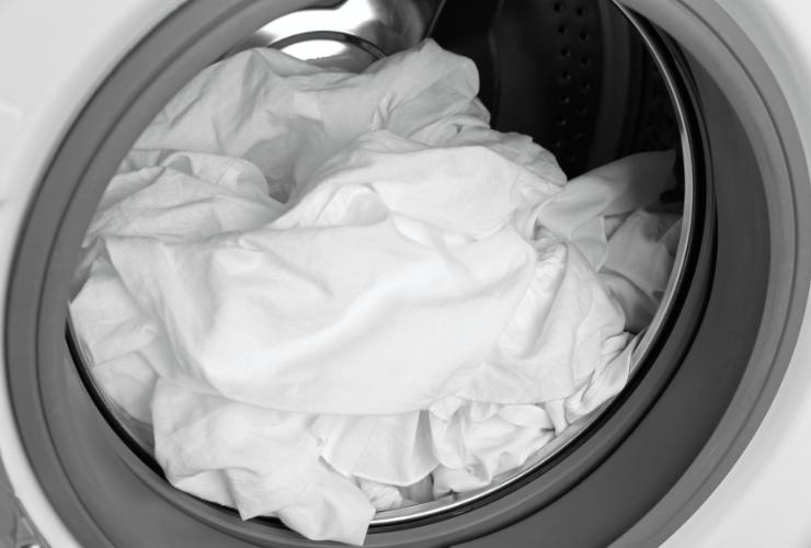 lenzuola nella lavatrice