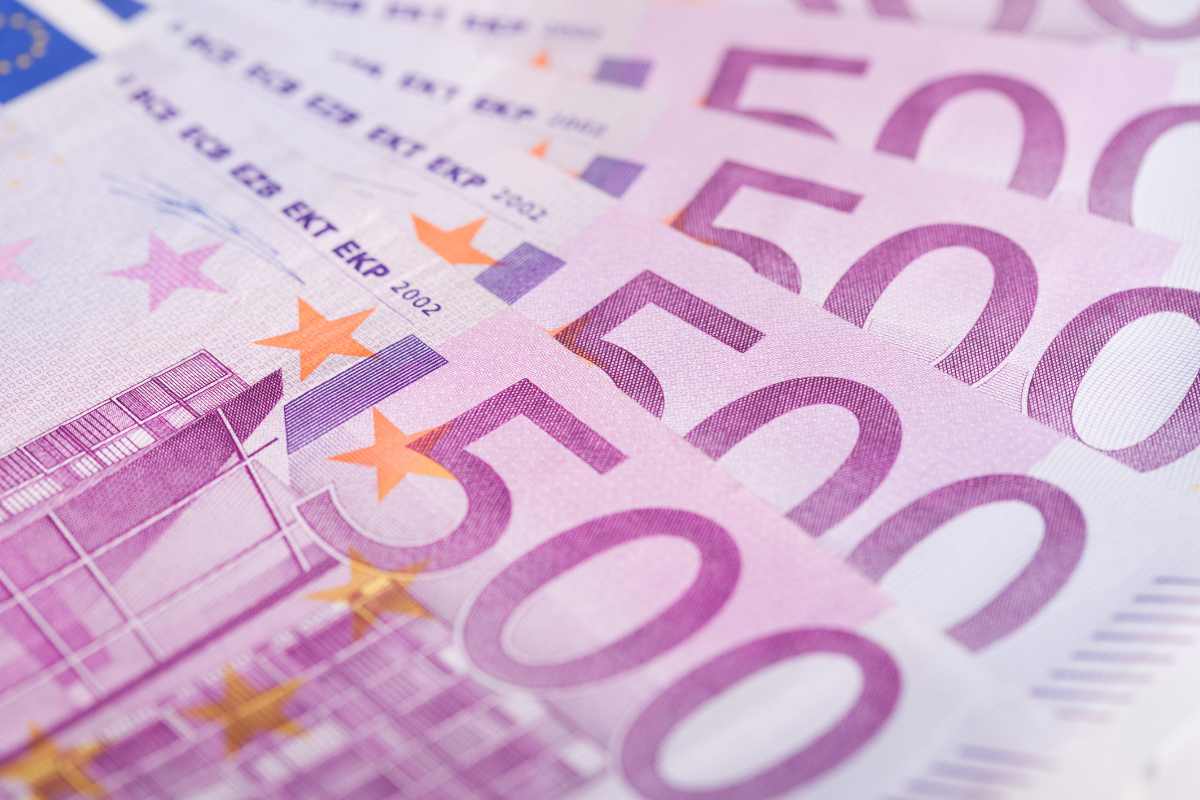 banconote da 500 euro a ventaglio