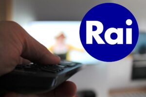 telecomando puntato alla TV e logo Rai