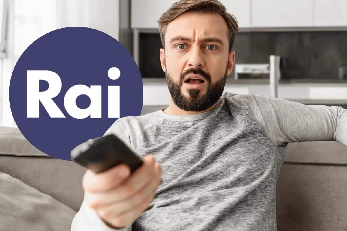 uomo con telecomando in mano e logo rai