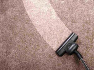 un aspirapolvere su una moquette