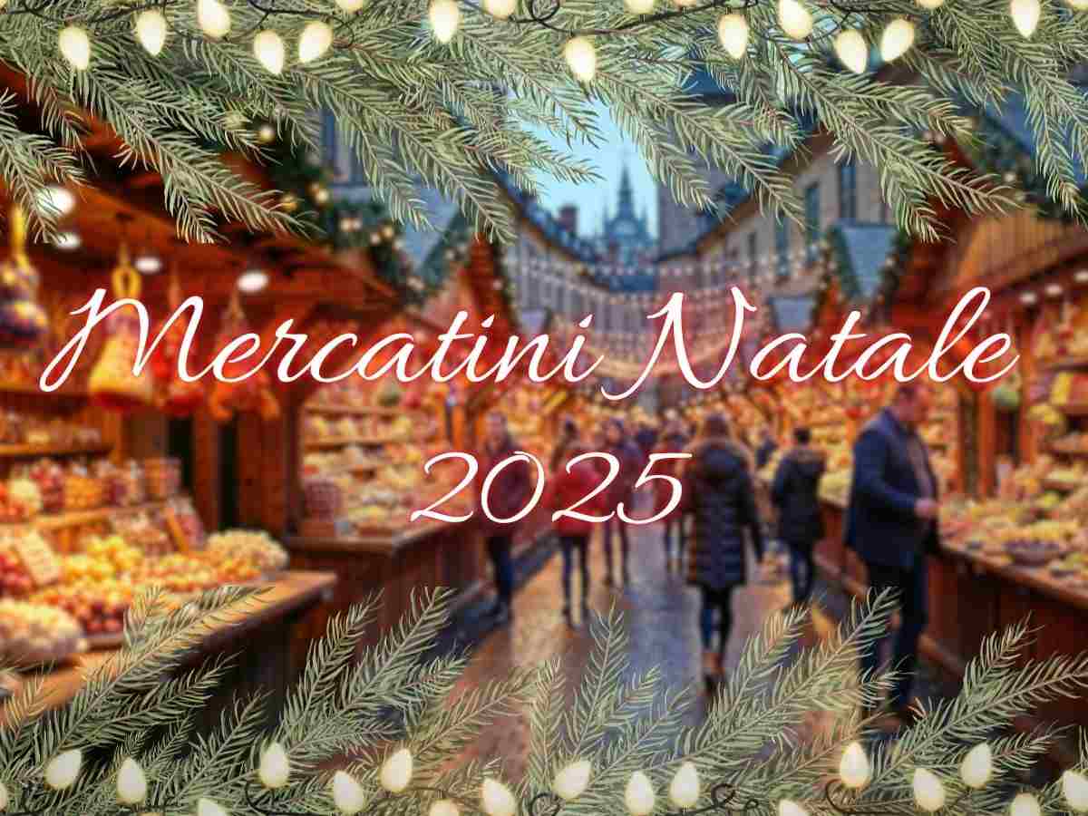 sfondo di un mercatino e scritta mercatini natale 2025